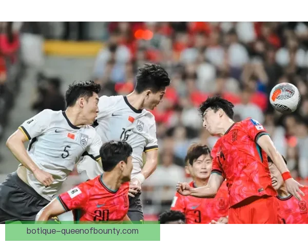 中国男足18强赛锋线紧急换人张玉宁受伤新人顶上